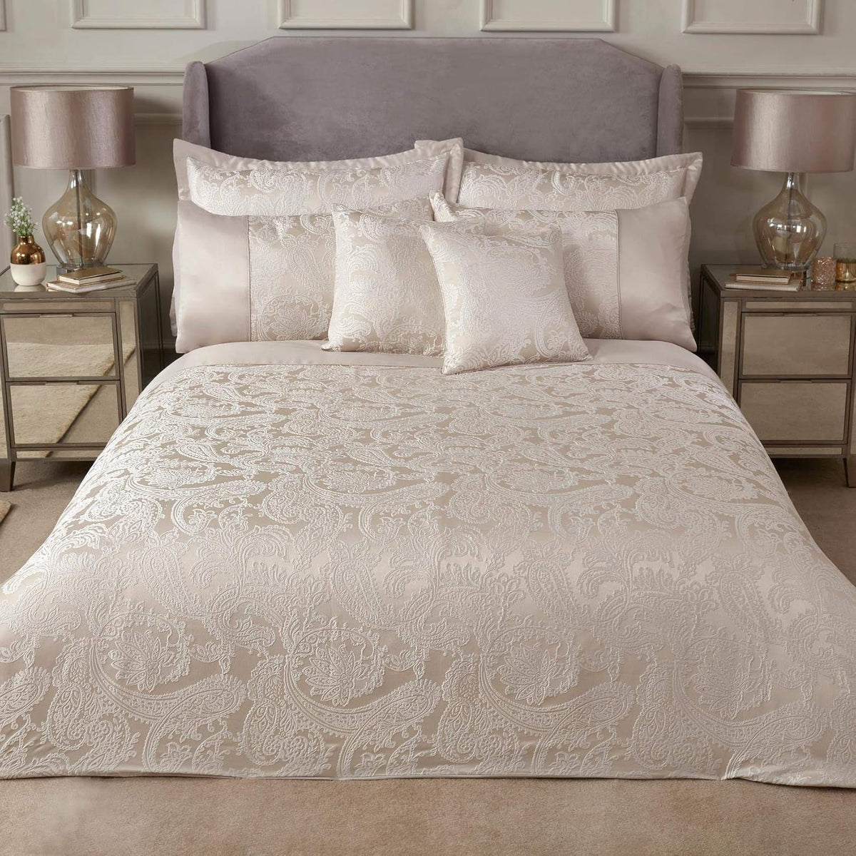 Duchess comforter for king size bed, 100% polyester, cream color Beds and Duvets Emma Barclay Cream color King size