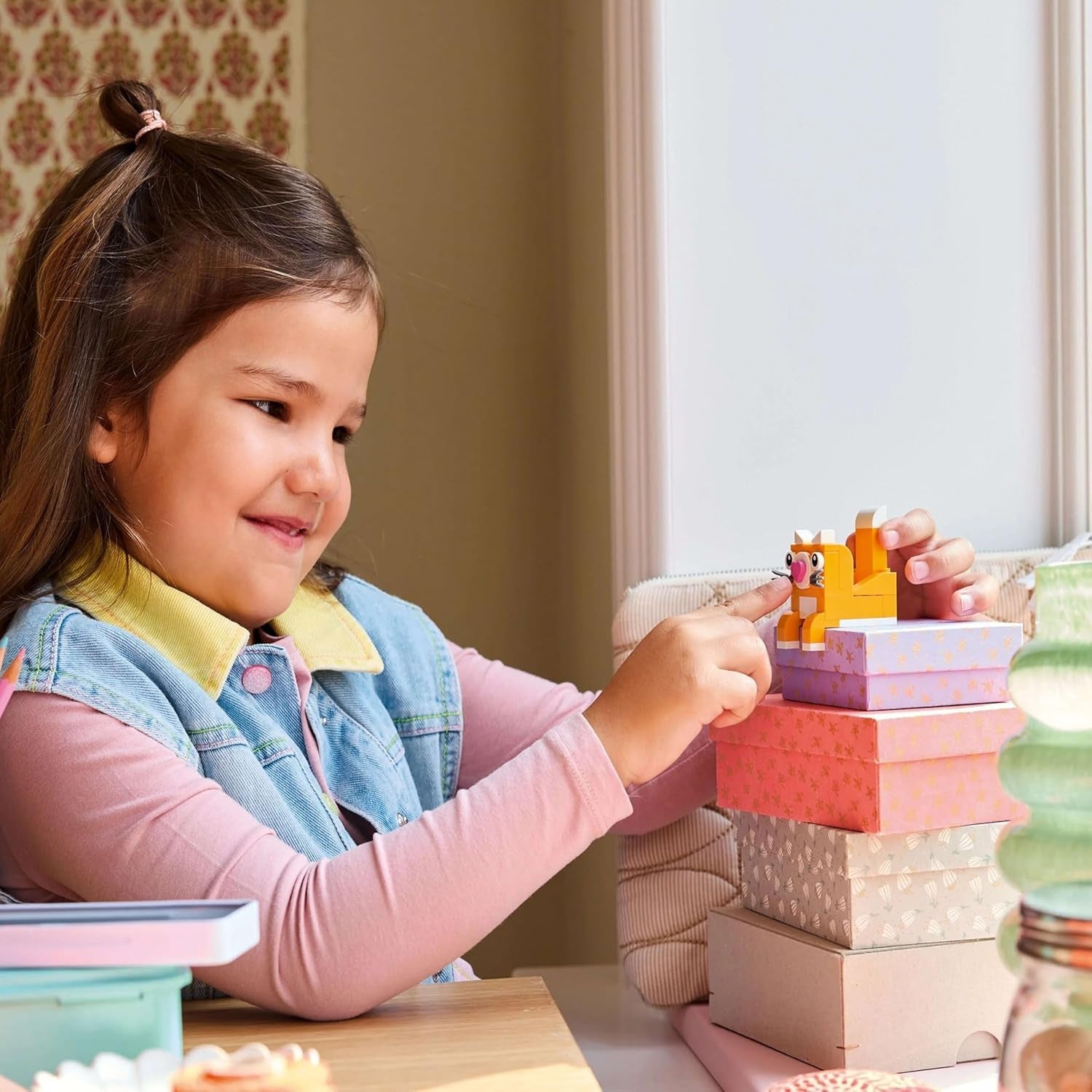 LEGO Classic Creative Fun Box, Colorful Building Bricks for Imaginative Role Play, Building Set for Beginners, Toys for Girls and Boys from 5 Years, Rebuildable Models 11042 Building Sets Besuche den LEGO-Store