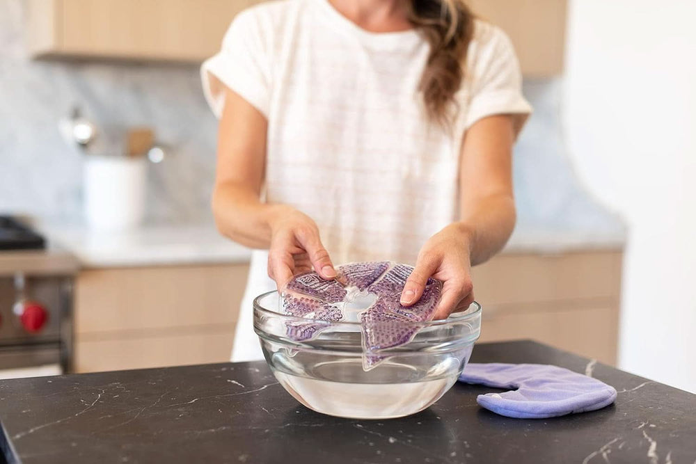 Lansinoh Therapearl 3-In-1 Breast Therapy for Breastfeeding Mums, Hot and Cold Therapy, Helps Relieve Engorgement, Mastitis and Plugged Ducts, Reusable Food and Breastfeeding Accessories Bebe Naty Shop