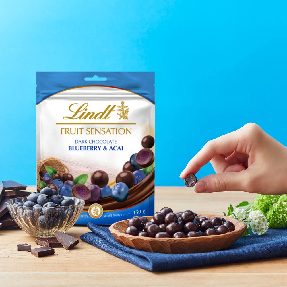 Lindt Chocolate Sensation Fruit Blueberry and Acai | 150 g | Dark chocolate sphere with refined apple-based fruit filling | Gift of chocolate | Chocolate gift
