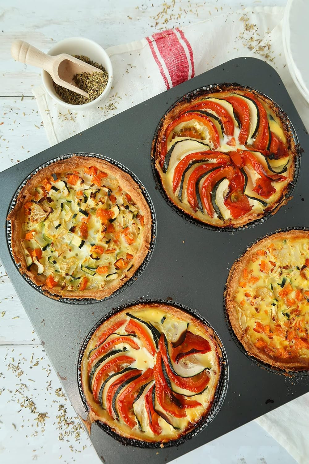 Hamburgerbrötchen, Perforiert, Antihaftbeschichte, 4 Runde Mulden Mit Je 12 Cm, Pfannengröße 28 X 28 Cm, 2.5 Cm Tief, Mittelgroß, Schwarz Molds and trays for baking Naty Shop
