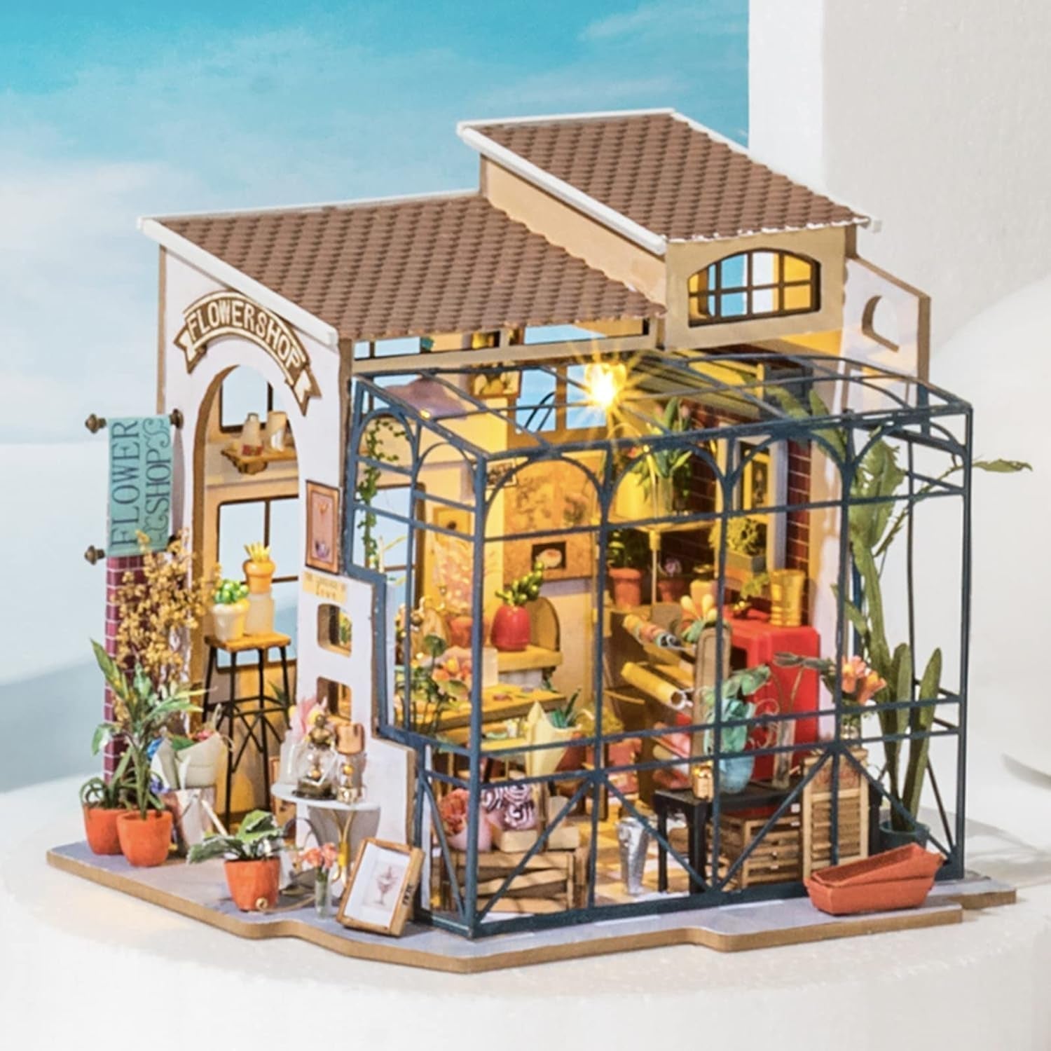 Robotime DG145 Rolife Emily's Flower Shop Miniature Doll's House Fabricat din lemn, metal, tesatura si carton, Dimensiuni: 22 X 15 X 17 Cm, Casute de papusi Naty Shop