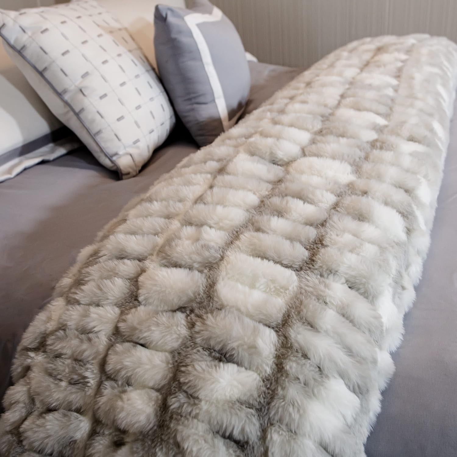 Lavish Home Oversized Gerüschte Faux Fur Blanket, 152.4 X 203.2 Cm, Jacquard Faux Fur, Queen Size Throw for Beds and Sofas, Gray Beds and Blankets Lavish Home