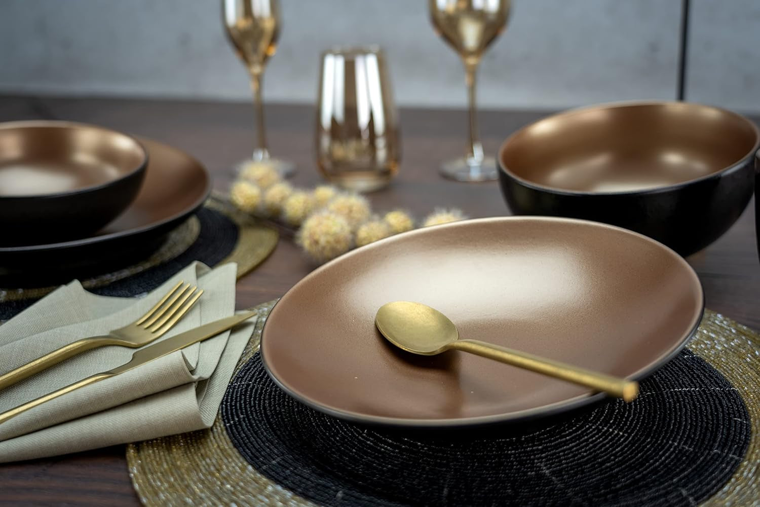 CreaTable, 23598, seria GLAMOUR - Gold, set de veselă cu 16 piese, serviciu combinat din gresie, potrivit pentru mașina de spălat vase și cuptorul cu microunde, producție de calitate
