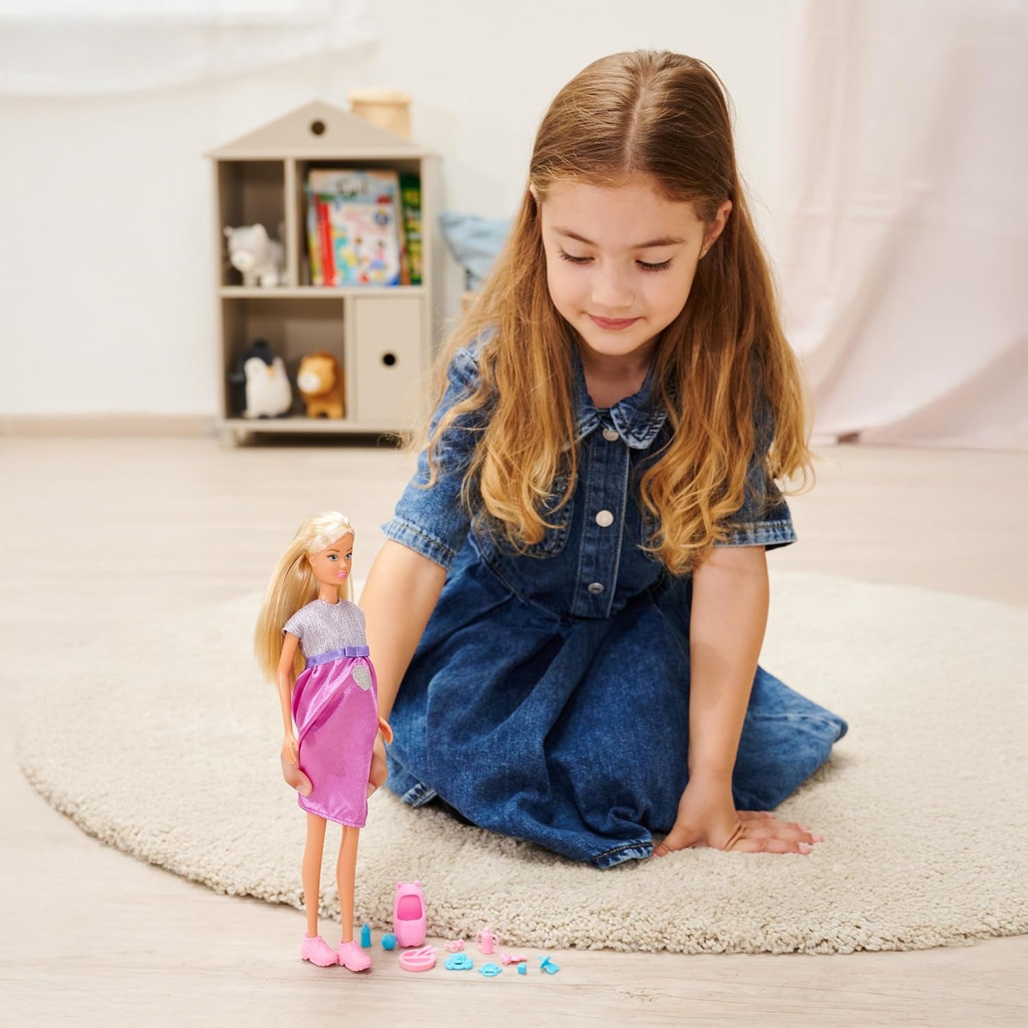 Simba Steffi Love Welcome Baby 29 cm – Steffi însărcinată cu copil, set de 12 accesorii pentru jocuri de rol, păpușă de modă cu păpușă bebeluș de 4 cm, jucărie pentru copii cu vârsta de 3 ani și peste