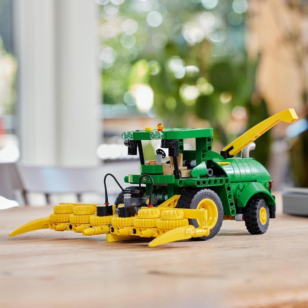 LEGO Technic John Deere 9700 Forage Harvester Kids Toy Tractor Farm Set Vehicle Model with Realistic Functions Gift for Boys and Girls 9 Years Old 42168 Building Sets Besuche den LEGO-Store
