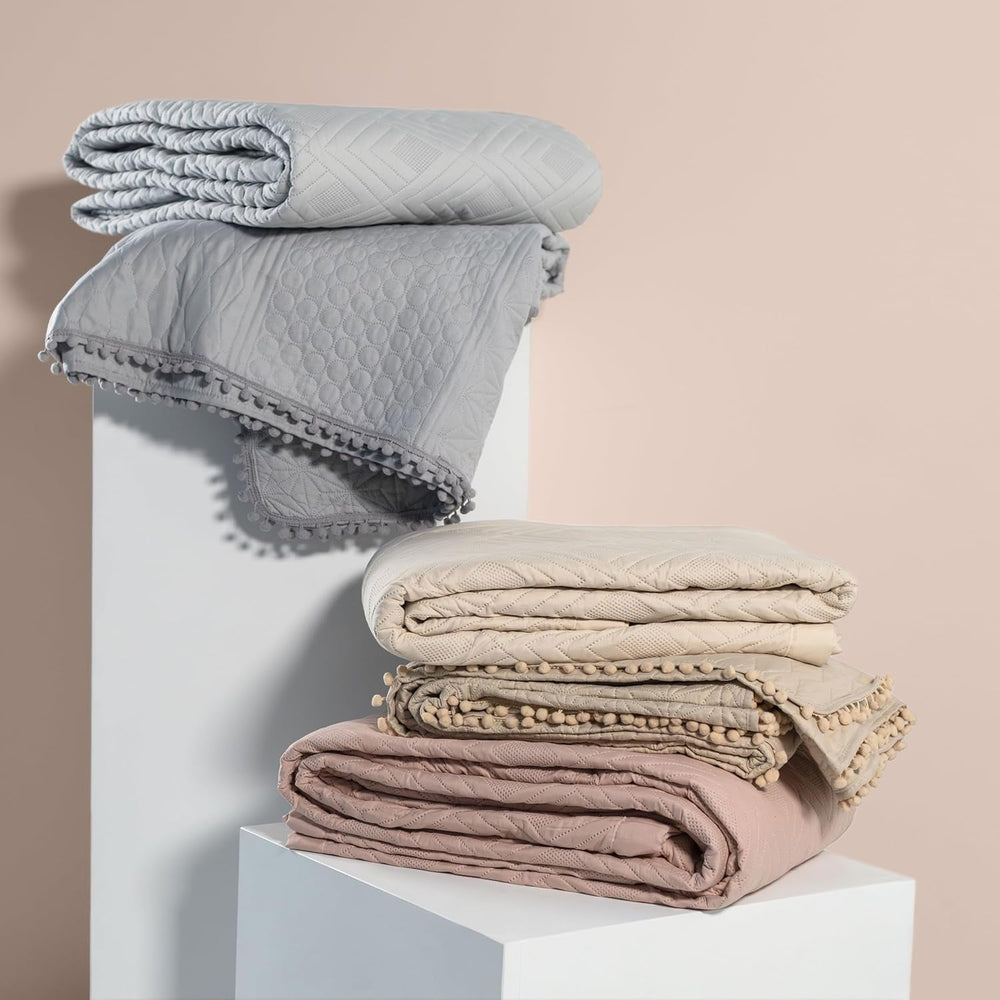 Ameliahome Bedspread with pompoms 220X240 Cm Double-sided bedspread Ultrasonic Quilting Polyester Meadore Gray Beds and Blankets Besuche den AmeliaHome-Store