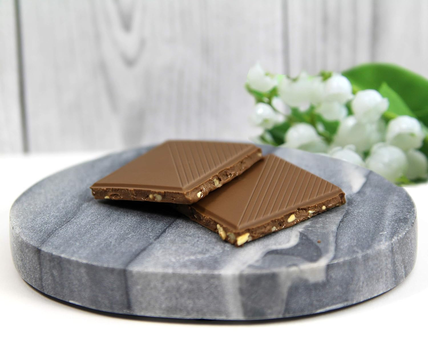 Chocolate with nougat, no added sugar, gluten-free, 100g and chocolate with hazelnuts, no added sugar, gluten-free, 85g