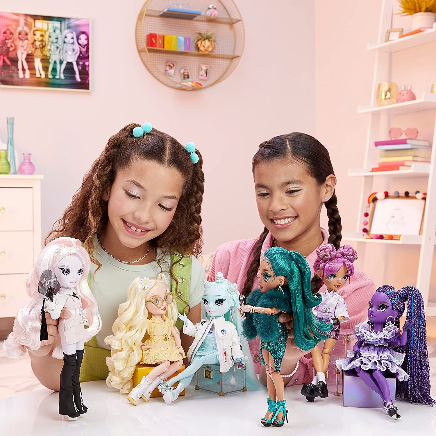 Rainbow High Shadow High - REXX McQueen - Schwarze Modepuppe mit modischem Outfit und mehr als 10 bunten Spielaccessoires - Ideal für Sammler und Kinder von 4-12 Jahren
