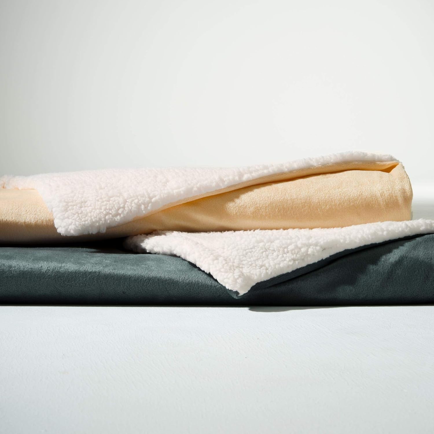 Aqua-Textil Fluffy cuddly blanket 150 X 200 Cm Gray White Melange Plush TV blanket Bedspread Sherpa Fleece Oeko-Tex Ottawa Beds and Blankets Besuche den aqua-textil-Store Gray Nicki Bedding 200 X 220 Cm