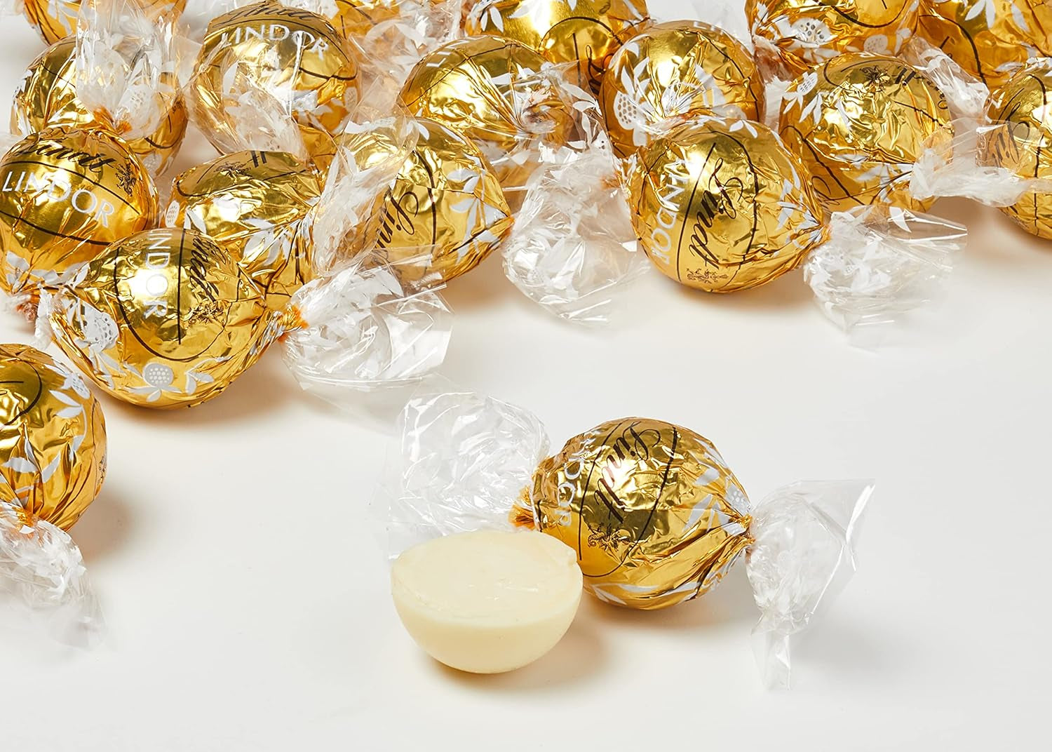 Lindt white chocolate balls LINDOR | 137g bag | Approx. 10 white chocolate balls with melt-in-your-mouth filling | Chocolate Gift Set | Chocolate Gift Set (Pack of 2)