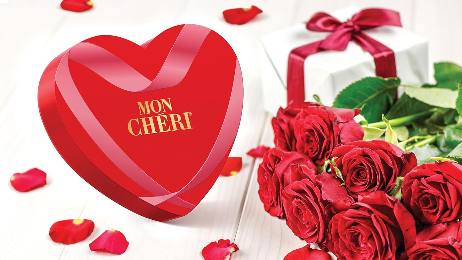 Ferrero Mon Chéri Heart - Valentine's Day Chocolate Gift for Him and Her - Crunchy Chocolate, Fruity Liqueur and Flavored Cherries - For Valentine's Day, Mother's Day and Easter - 1 Pack 147g