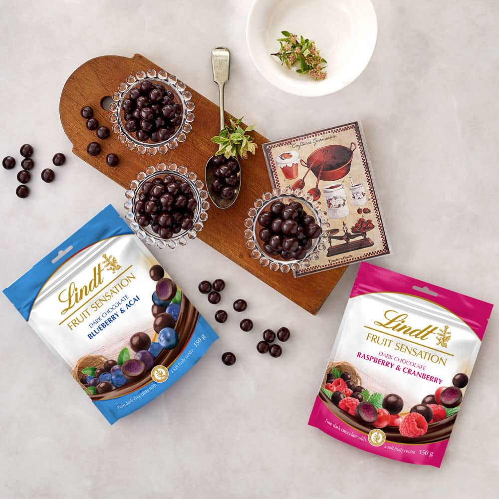 Lindt Chocolate Sensation Fruit Blueberry and Acai | 150 g | Dark chocolate sphere with refined apple-based fruit filling | Gift of chocolate | Chocolate gift