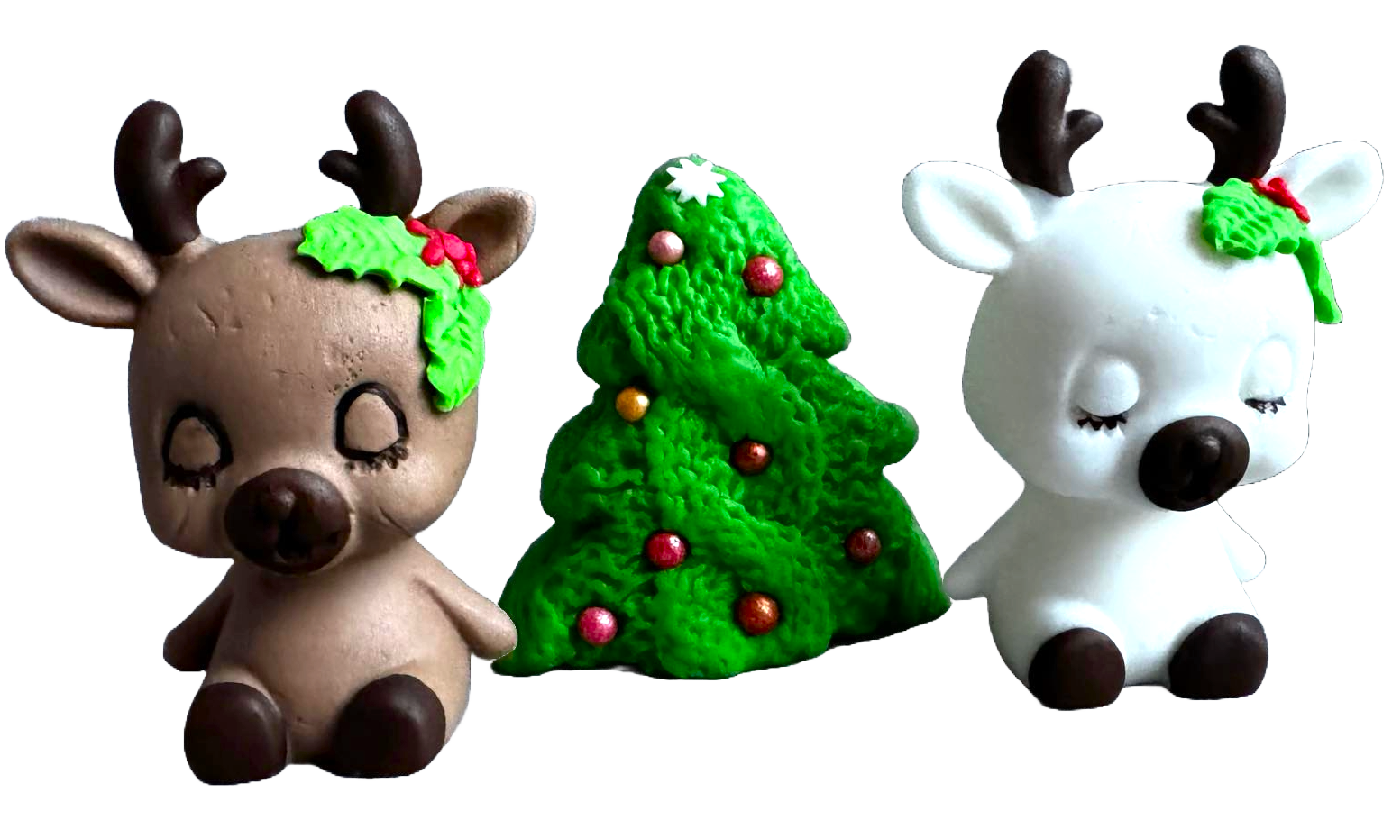 Set 3 decoratiuni comestibile din pasta de zahar, Craciun, bradut, pui de ren maro si alb Decoratiuni din Pasta de Zahar Naty Shop