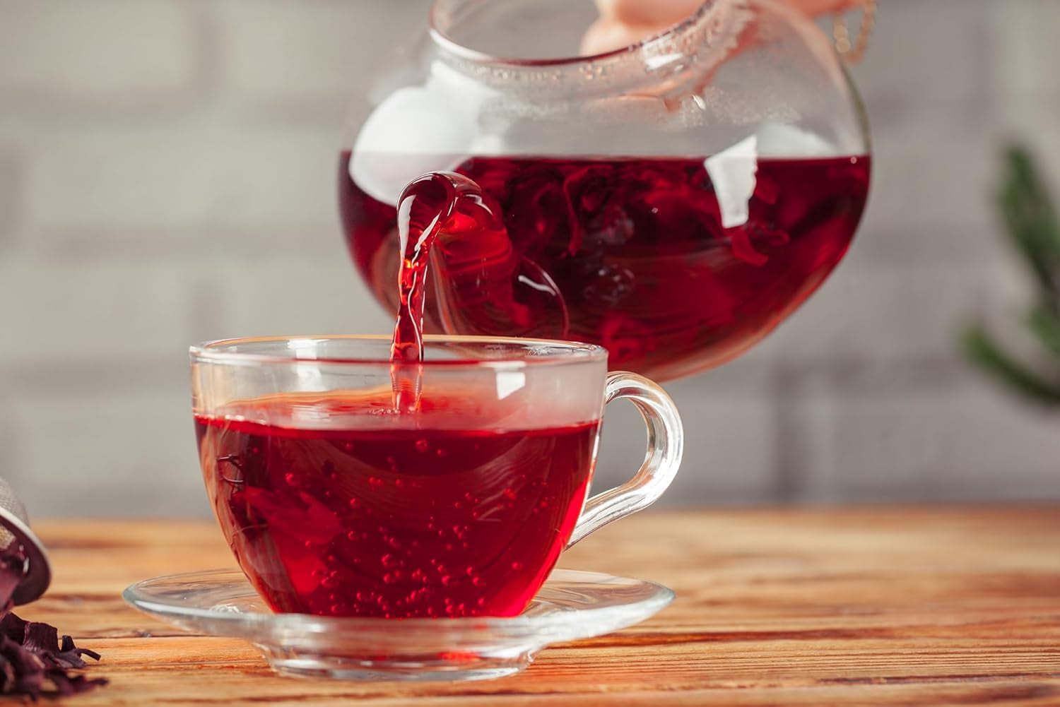 LOYD - Ceai de fructe Cranberry and Raspberry - 20 pliculețe piramidale - Amestec aromat de ceai de fructe cu afine, zmeură, frunze de mur - Gust dulce și intens - 40 g