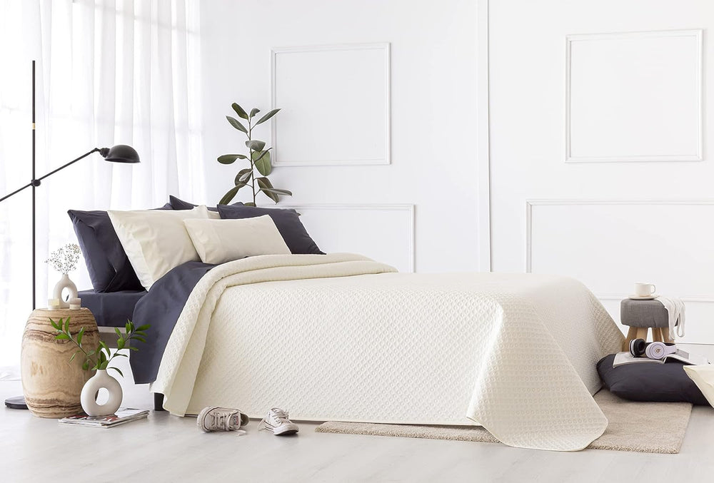 Todocama Fine Boutique bedspread with piqué pattern, for spring, summer, autumn and winter, 100% super soft microfiber, multifunctional blanket, 140/150/160-250 X 260 cm, light gray Beds and Blankets Beuche den Todocama-Store Beige 180 X 260 Cm