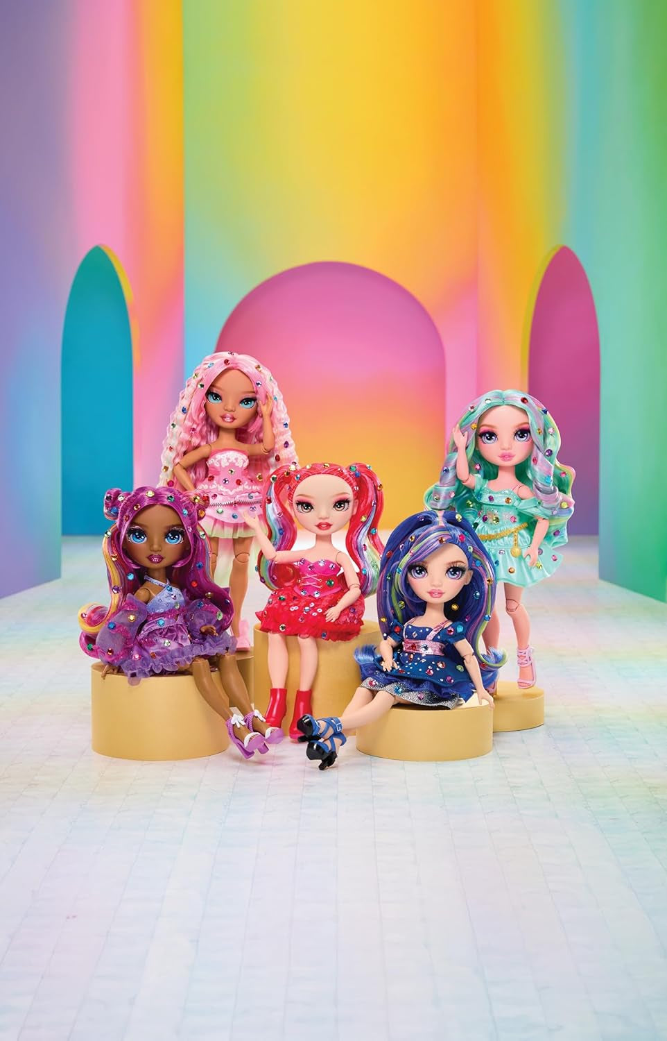 Rainbow High Be Dazzling – Genevieve Bleue – Păpușă de modă albastră, 28 cm, cu unealtă de decorat, pietre prețioase strălucitoare și accesorii de styling