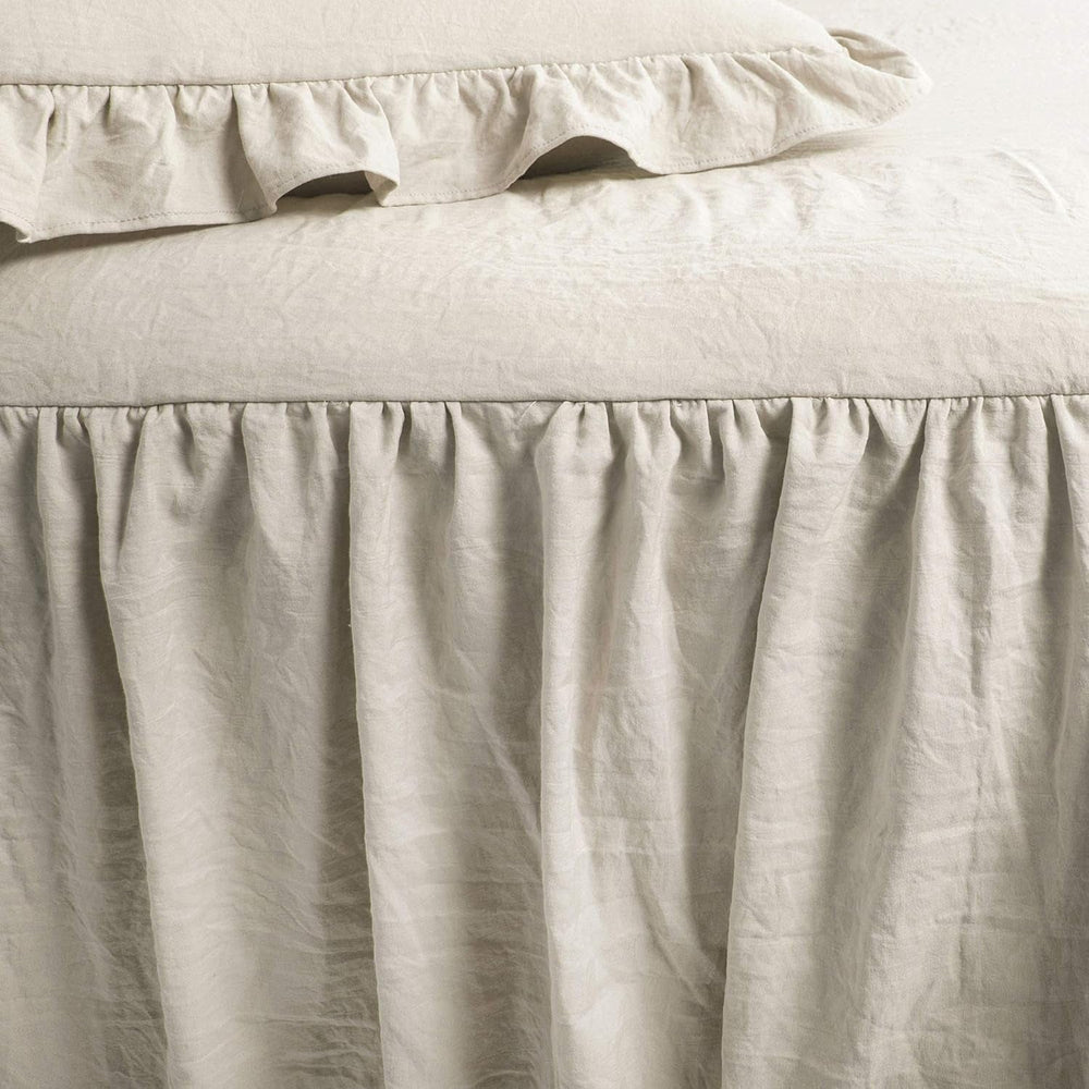 Lush Decor Ruffle Skirt Bedding Set 3 Piece Luxury Farmhouse Bedding Set Elegant Charming Ruffle Detail Timeless Style and Classic Design Soft and Lightweight King Size Lush Decor Beds and Comforters