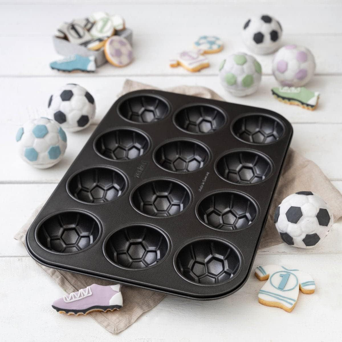 Zenker 12Er Muffinform – Muffinbackblech Für Muffins Und Cupcakes Aus Der Serie Soccer Baking– Hitzebeständiges 12Er Muffinblech Mit Antihaftbeschichtung, Schwarz Molds and trays for baking Naty Shop