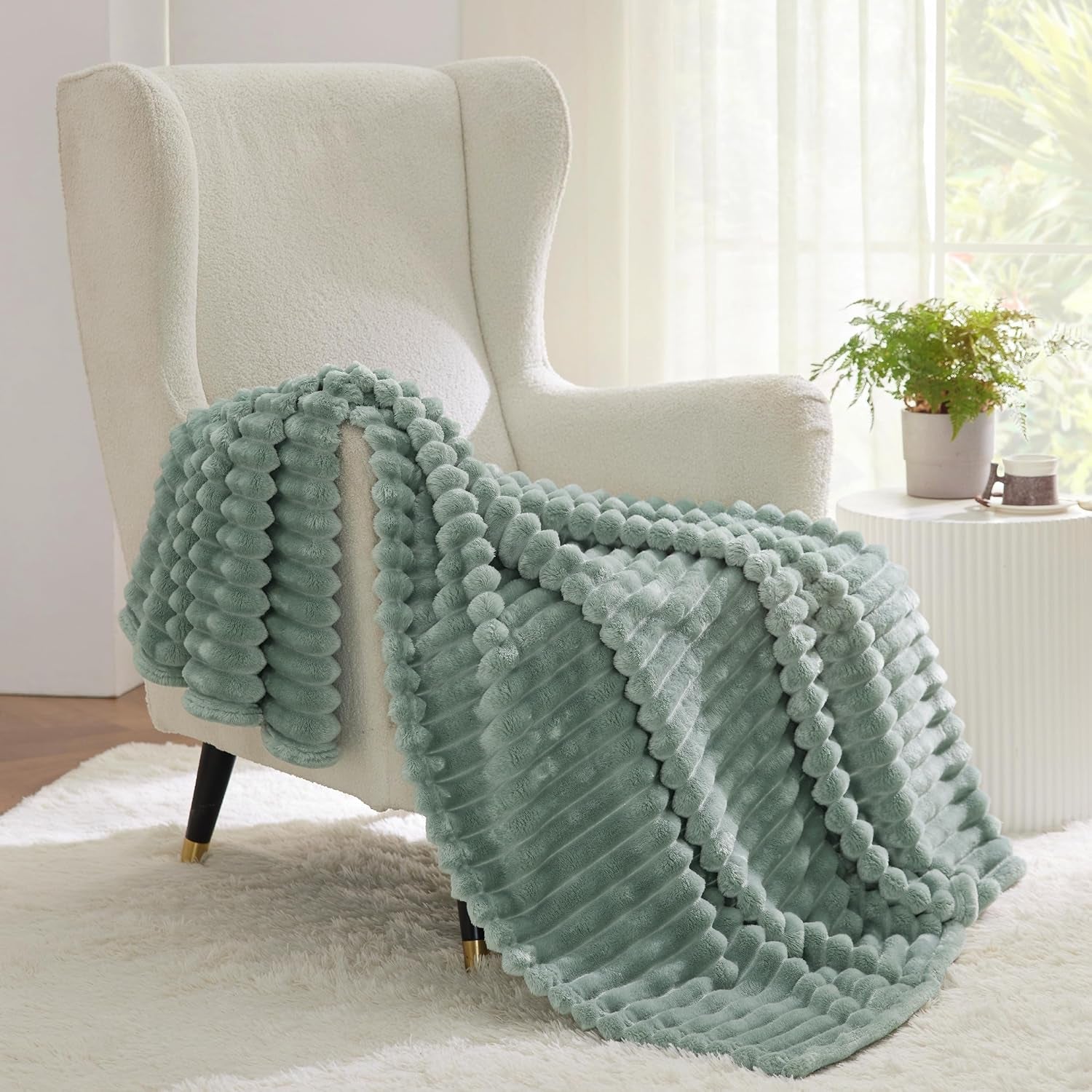 BEDSURE Sage Green Fleece Throw Blanket for Sofa - Super Soft Cozy Blankets for Women, Cute Small Blanket for Girls, 127 X 152 Cm Beds and Blankets Beuche den BEDSURE-Store