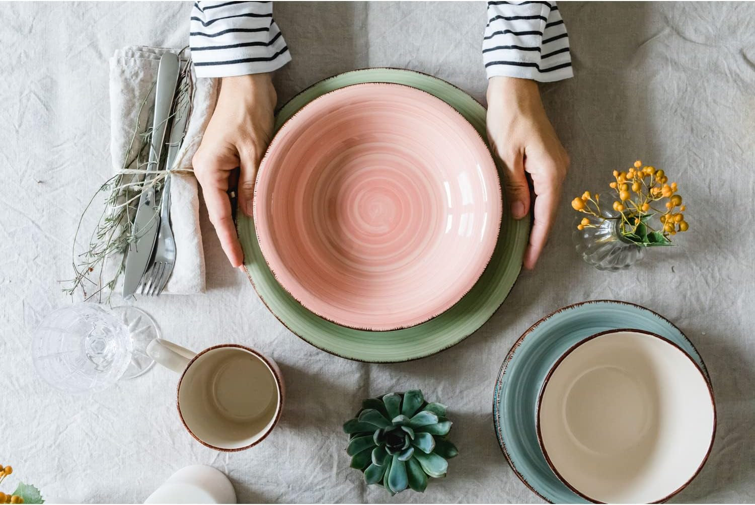 MÄSER 931875 Bel Tempo II, Teller-Set Für 6 Personen Im Modernen Vintage Look, 18-Teiliges Tafelservice, Handbemaltes Keramik-Geschirr Service, Steingut, Rauchblau Seturi vesela masa Naty Shop