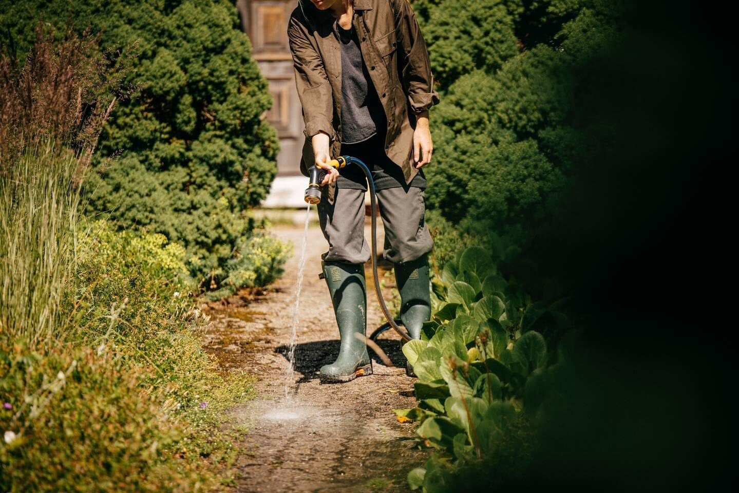 Furtun de grădină Fiskars S, Solid, Furtun de apă pentru udare manuală, 13 mm (1/2"), Lungime: 15 m, Racord universal, Protecție UV, Protecție la îngheț, Rezistent la răsucire, Albastru, 1076049