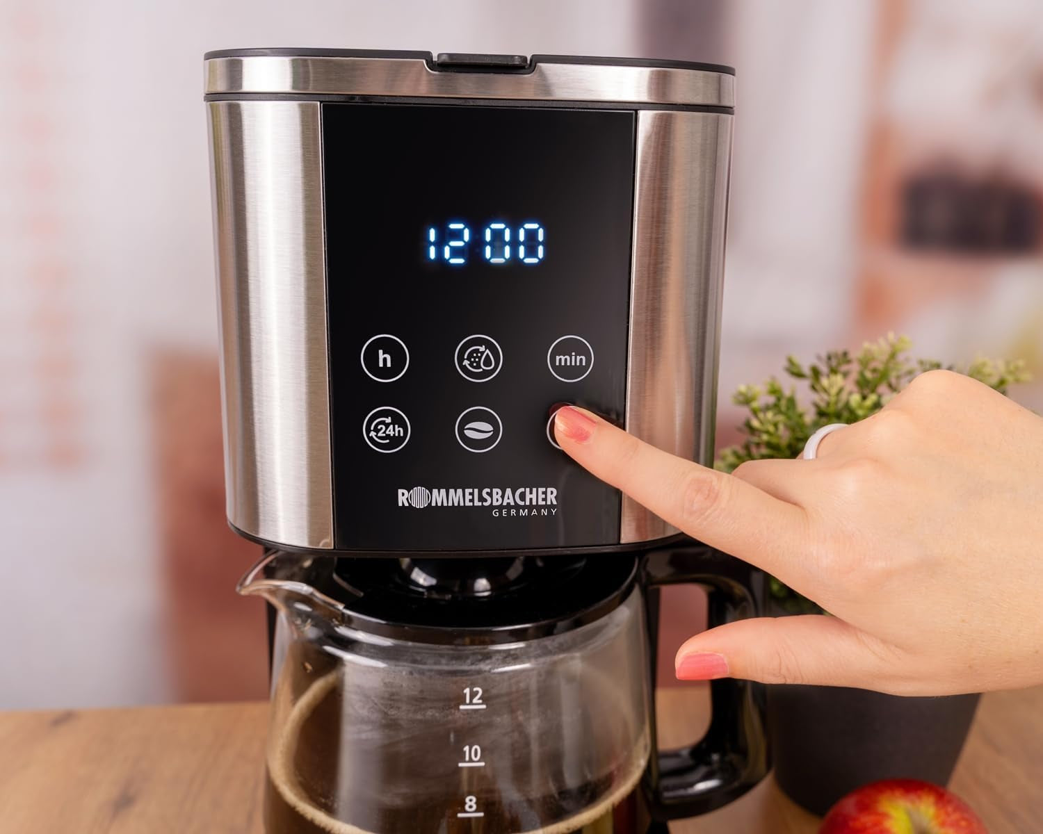 Espressor cu filtru Rommelsbacher FKM 1000 - rezervor de apă de 1,5 litri pentru 12 cești de cafea, carafă de sticlă, pornire cu întârziere, funcție de menținere la cald, funcție de aromă, suport detașabil pentru filtru 1x4