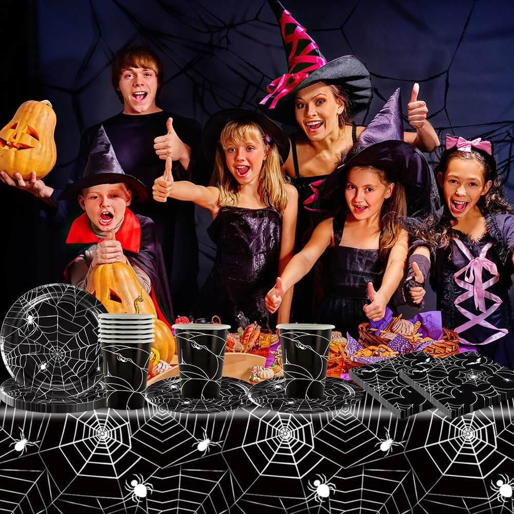Set de tacâmuri din hârtie cu păianjeni de Halloween, format din 49 de piese, inclusiv farfurii, șervețele, pahare și față de masă. Set de tacâmuri negre pentru petrecere, cu farfurii de desert, șervețele și pahare.