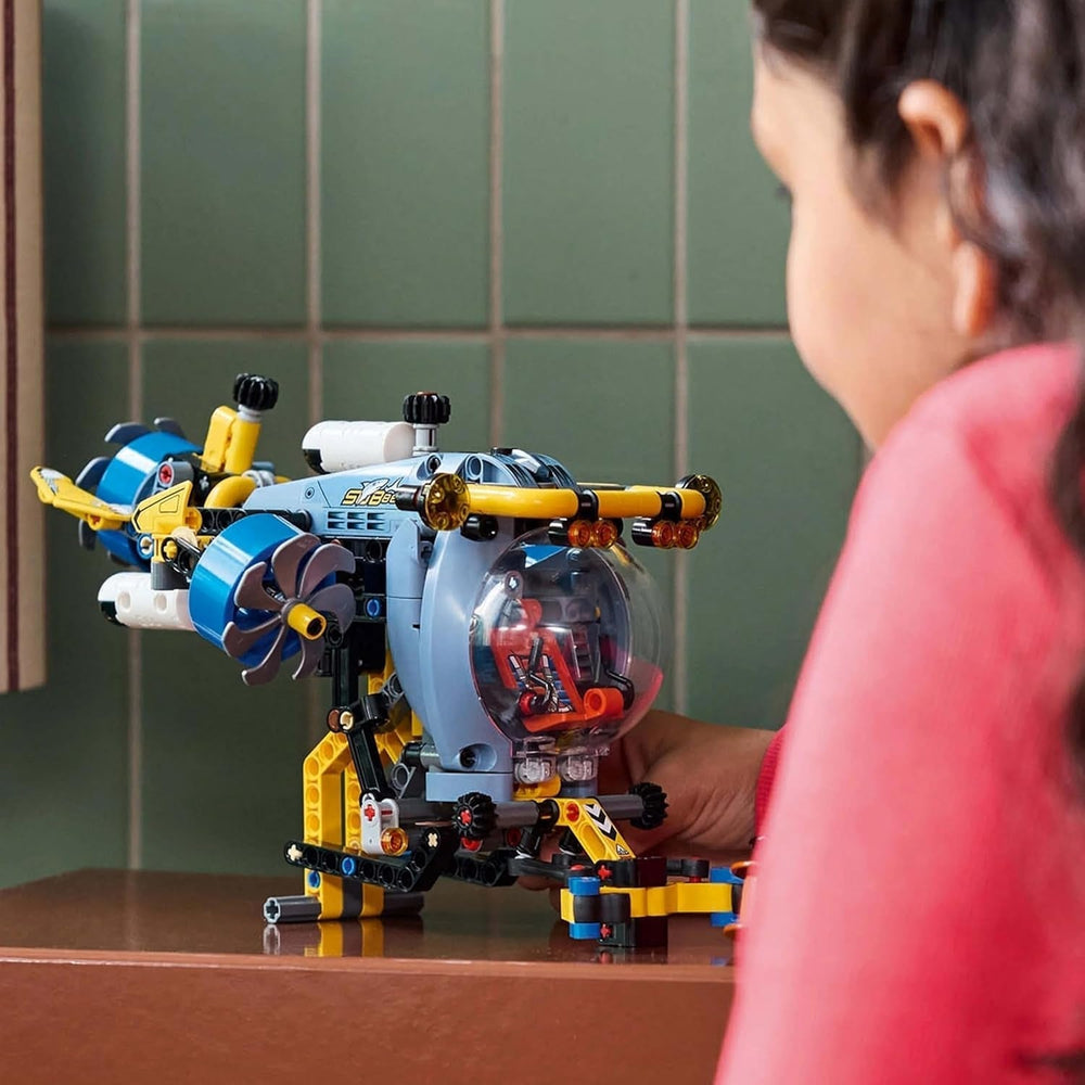 LEGO Technic Deep Sea Explorer Submarine Building Toy for Kids 9 Years Old Boys and Girls Creative Birthday Gift Ideas Buildable Vehicle with Rotating Propellers 42201 Building Sets Besuche den LEGO-Store