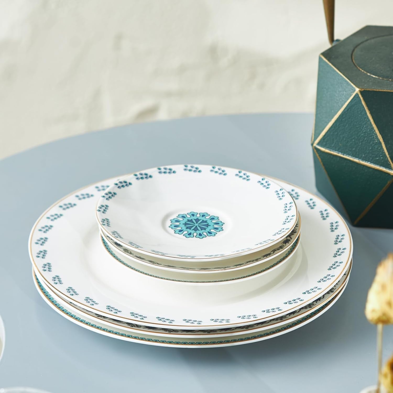 Set de deserturi Karaca İznik pentru 6 persoane, 18 piese - veselă elegantă pentru deserturi delicioase