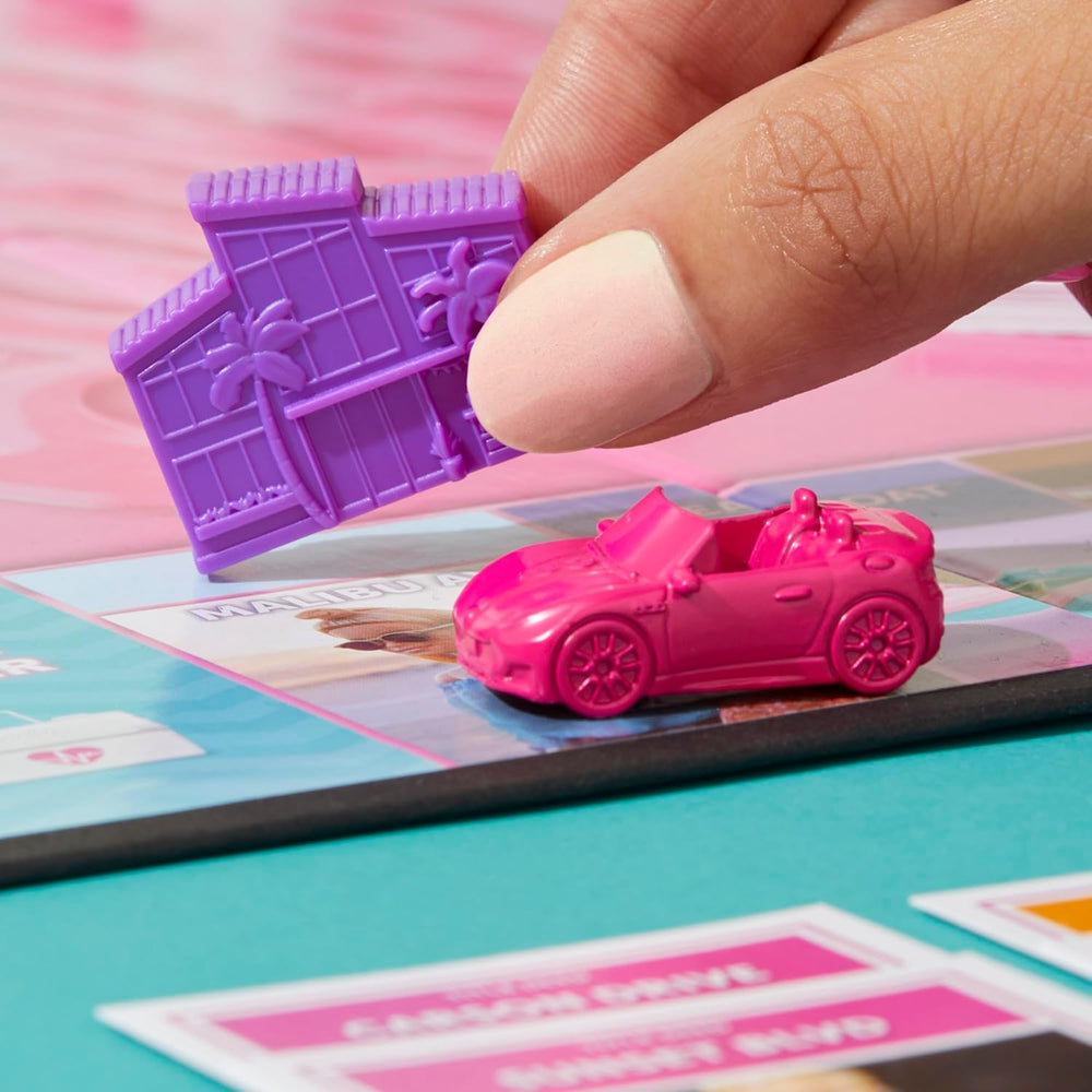 Barbie Edition, the classic board game inspired by Barbie's dream world and her adventures, is an original game for children and teenagers.