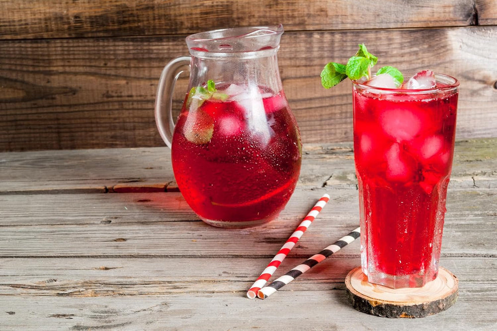 LOYD - Ceai rece cu căpșuni și zmeură - 12 pliculețe piramidale, ceai rece de vară, ceai rece aromatizat, cu ingrediente naturale, apă aromatizată, fără adaos de zahăr, preparat la rece - 30 g