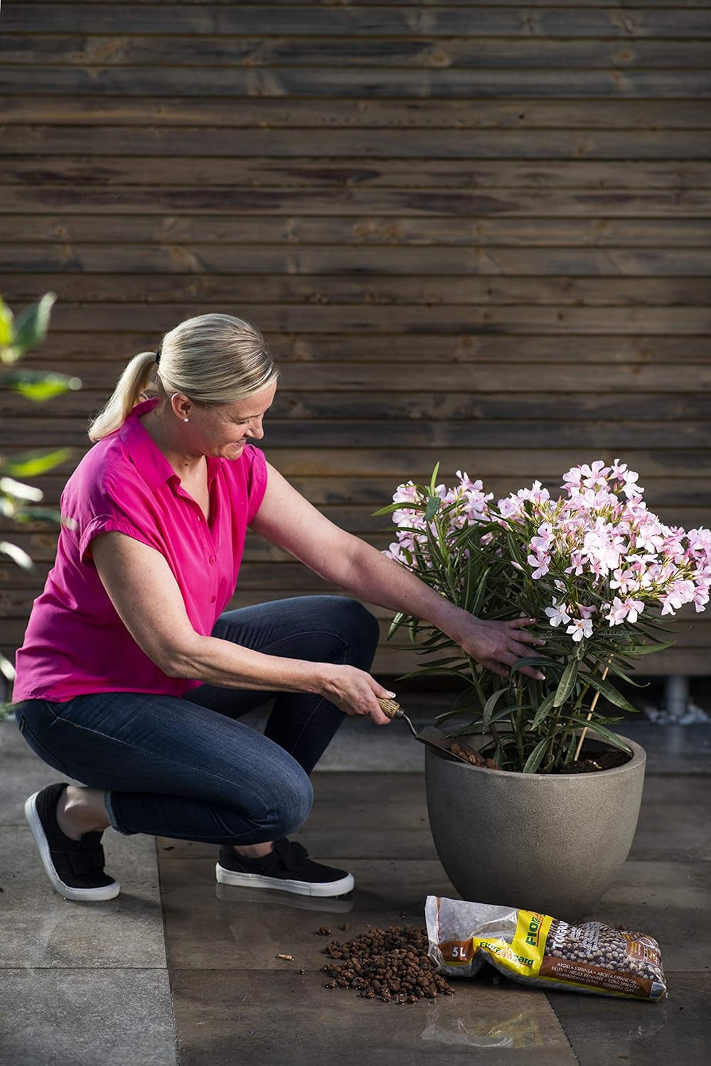 Floragard expanded clay granules 50 L - natural drainage material and hydroponic substrate for pots, tubs, houseplants and planters - prevents water accumulation, ensures good aeration