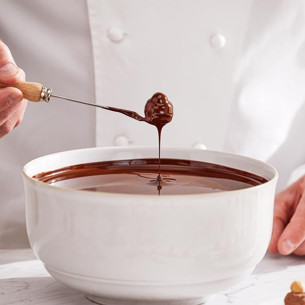 Chocolates with milk chocolate and hazelnut filling, 200g box