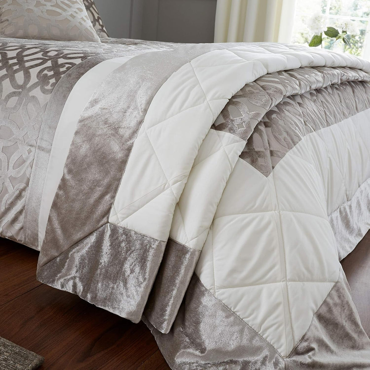 Catherine Lansfield Lattice Cut Velvet, Natural, bedspread - 220X230Cm Beds and Blankets Catherine Lansfield Bedspread 220X230Cm