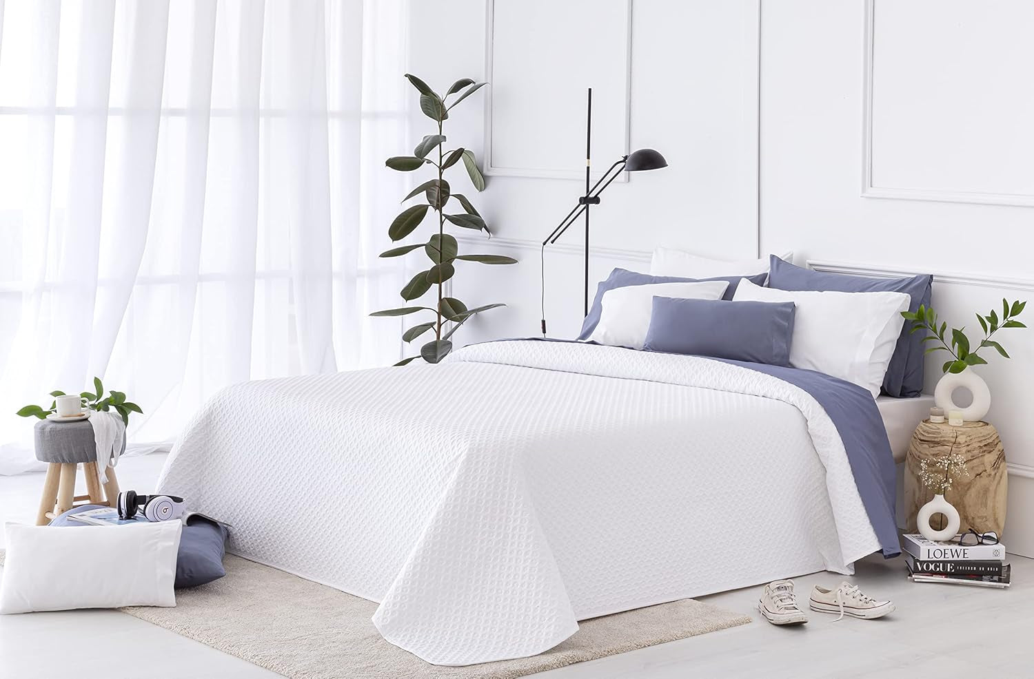 Todocama Fine Boutique bedspread with piqué pattern, for spring, summer, autumn and winter, 100% super soft microfiber, multifunctional blanket, 140/150/160-250 X 260 cm, light gray Beds and Blankets Beuche den Todocama-Store White 250 X 260 Cm
