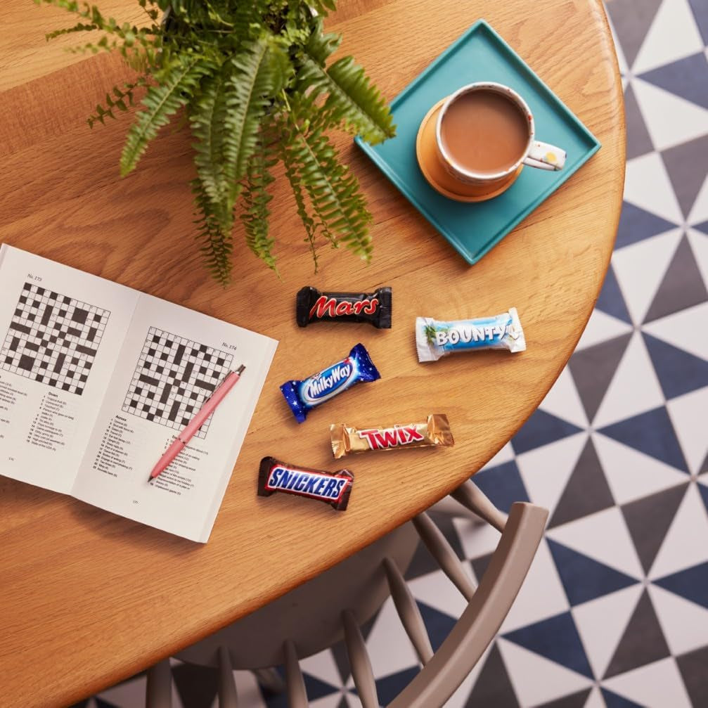 Mini chocolate mixed pack, 71 mini chocolate snacks (Mars, Snickers, Bounty, Twix, Milky Way) in the form of sweets, ideal for an American football night (1400g)