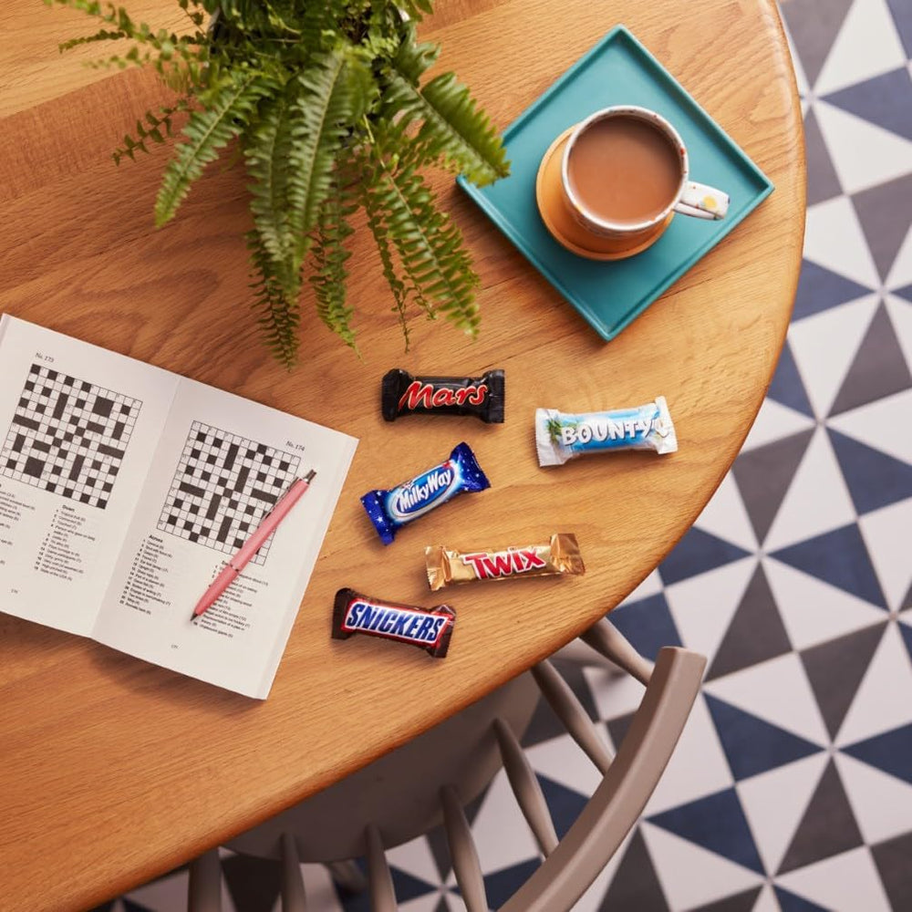 Mini chocolate mixed pack, 71 mini chocolate snacks (Mars, Snickers, Bounty, Twix, Milky Way) in the form of sweets, ideal for an American football night (1400g)