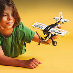 LEGO Technic Propeller Airplane Building Toy for Kids Gift for Boys and Girls 8 Years Old 4-Cylinder Piston Engine Rotating Propeller Airplane Model 42198 Building Sets Besuche den LEGO-Store