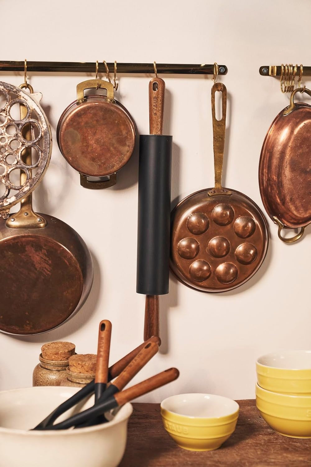 STAUB Teigroller, Nudelholz, Länge: 45 cm, Rollbreite: 26 cm, Schwarzes BPA-freies Silikon und Akazienholz, Ergonomischer Griff, Schwarzes und Braun