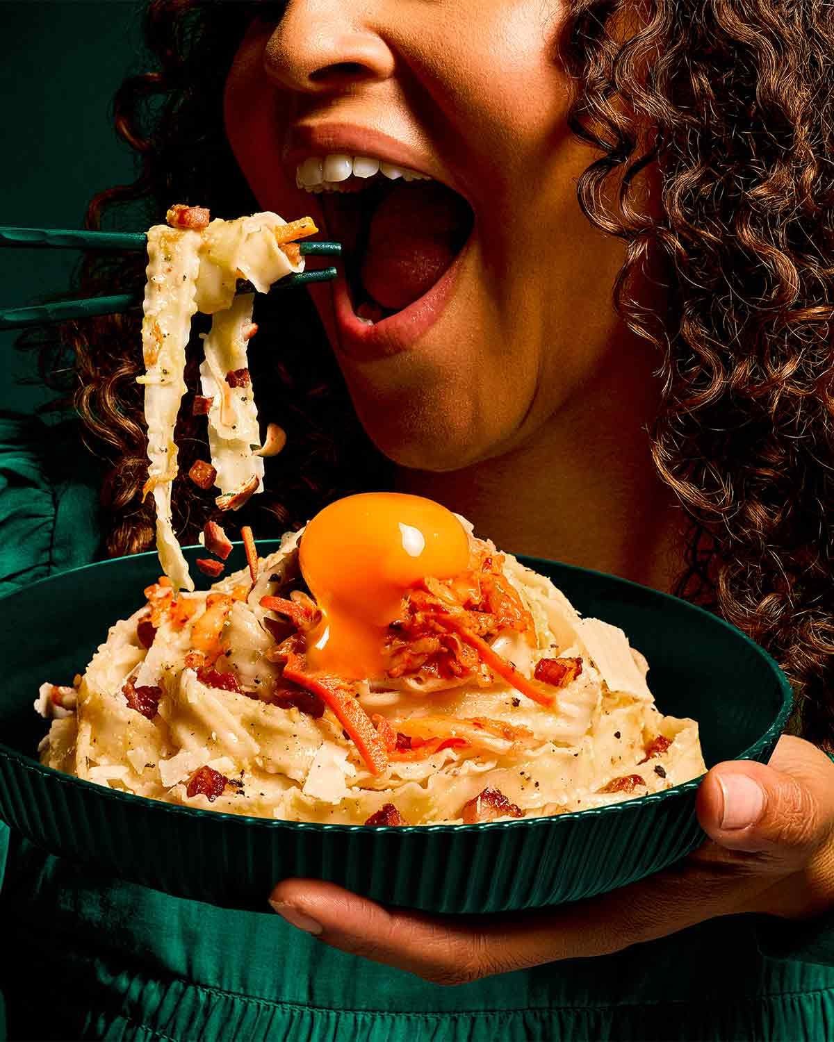 LEE KUM KEE Knife Cut Noodles - Asian knife cut noodles with a savory firm texture, ideal for wok dishes and soups, semi-dry, two servings per pack, 6 x 180g multipack