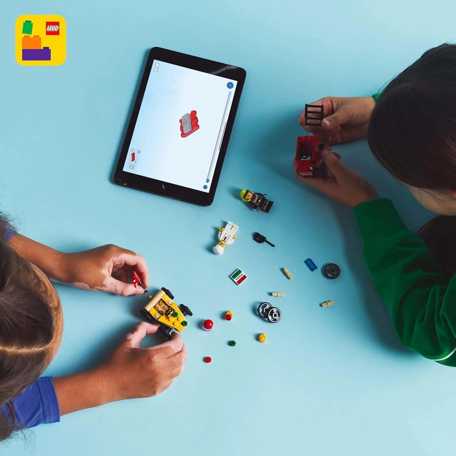 LEGO City Pizza Delivery Van Vs. Pizza Truck - Soapbox toy for girls and boys from 5 years - Building set with 2 driver minifigures - Birthday and holiday gift 60458 Building sets Besuche den LEGO-Store