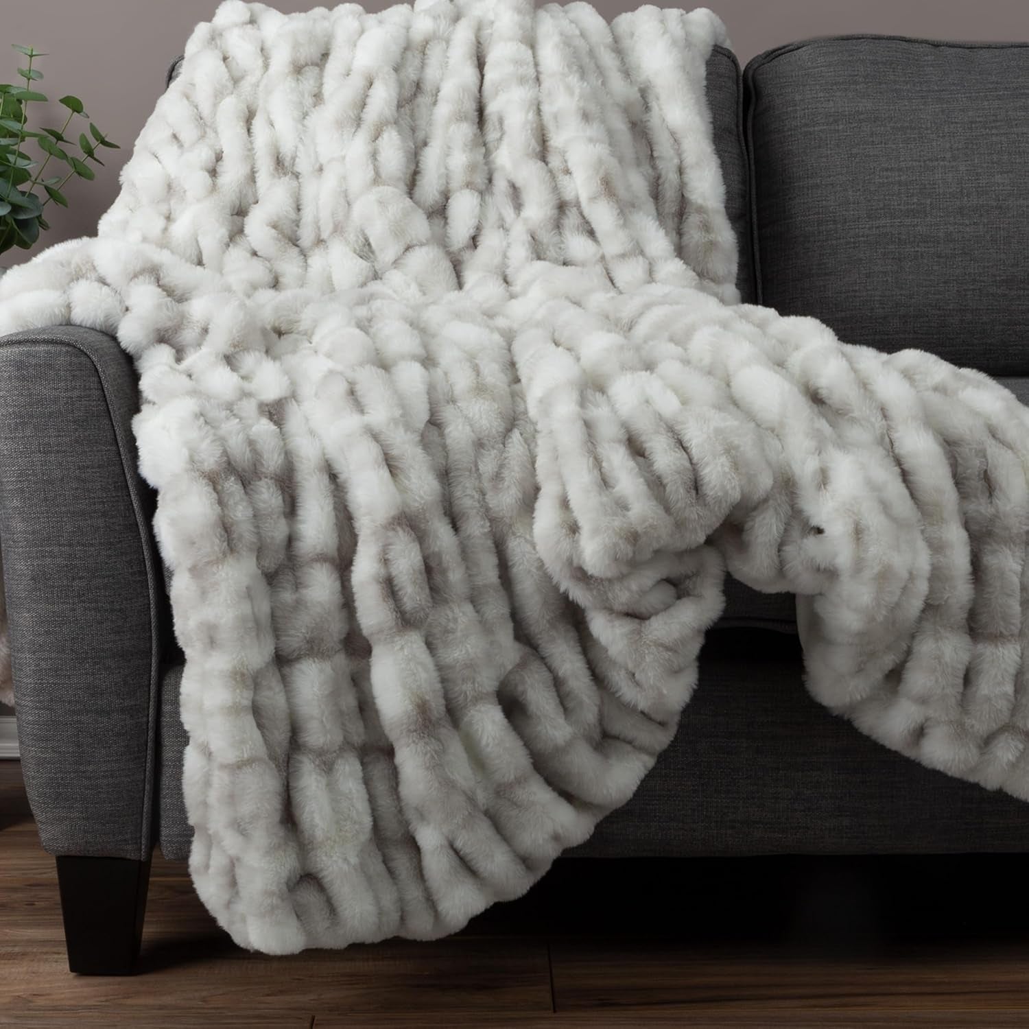Lavish Home Oversized Gerüschte Faux Fur Blanket, 152.4 X 203.2 Cm, Jacquard Faux Fur, Queen Size Throw for Beds and Sofas, Gray Beds and Blankets Lavish Home