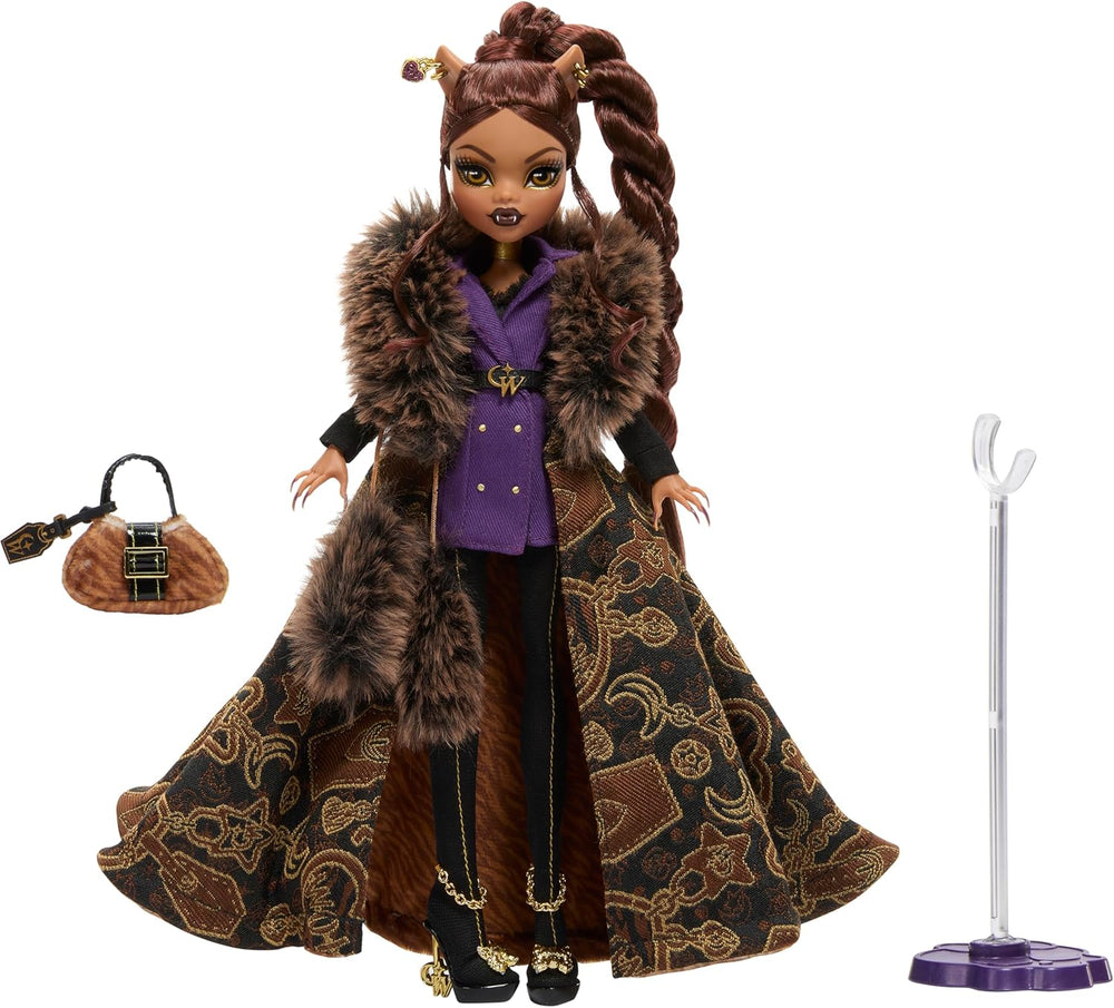 Păpușa Monster High, figurină de colecție Clawdeen Wolf Casa Lupilor cu haină jacquard din blană artificială, rochie sacou mov, pantaloni și accesorii aurii, JDR66