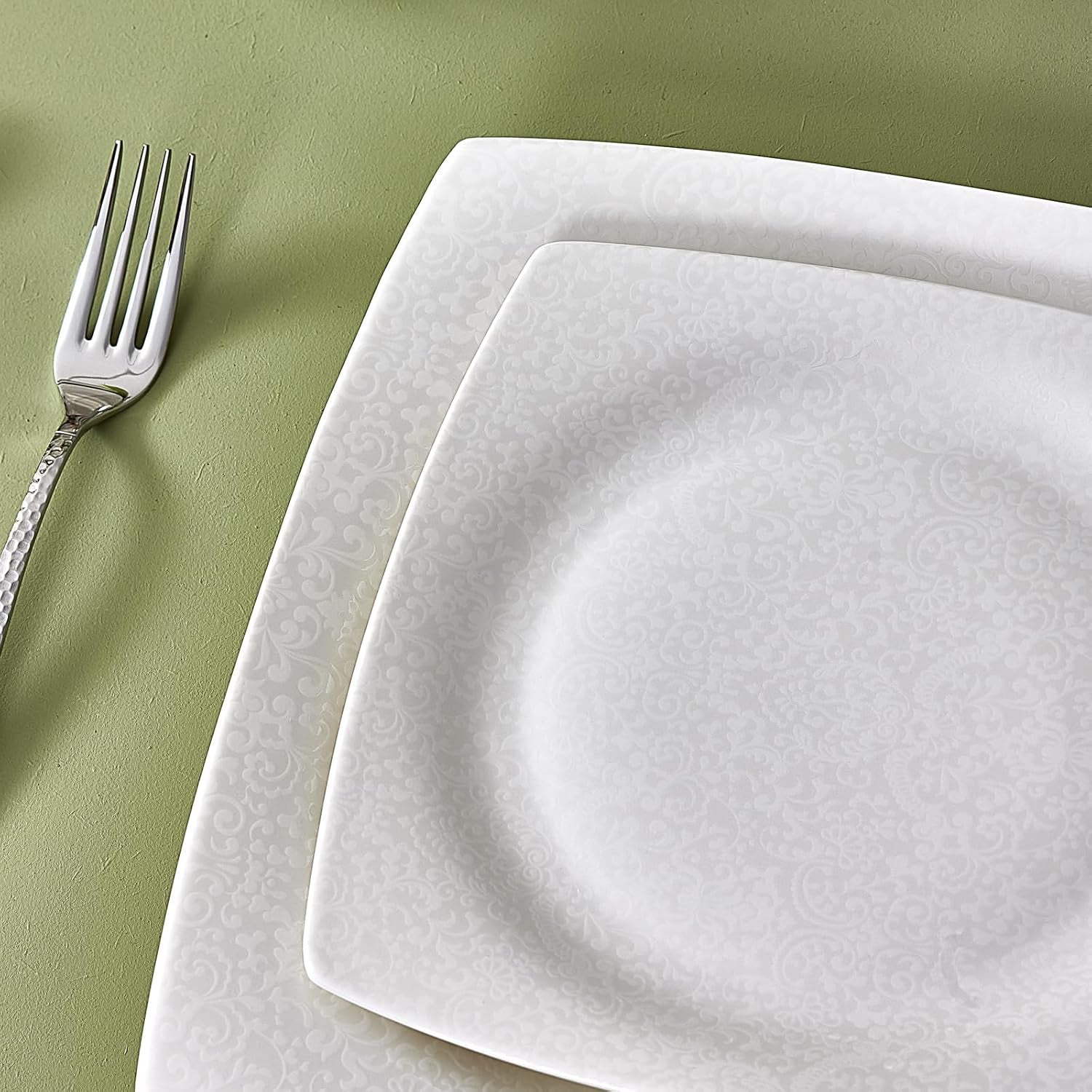 Set de veselă Karaca New Flava din porțelan, format din 24 de piese, pentru 6 persoane, alb, elegant și durabil, se poate spăla în mașina de spălat vase, perfect pentru uz zilnic și ocazii speciale