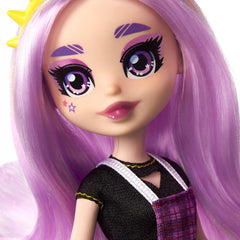 Mattel Hello Kitty GWW98 - Sanrio Badtz-Maru Figur und Jazzlyn Puppe (approx. 25.4 cm) mit Kleidung und Accessoires, langem lila Haar und trendy Outfit, tolles Geschenk für Kinder ab 3 Jahren