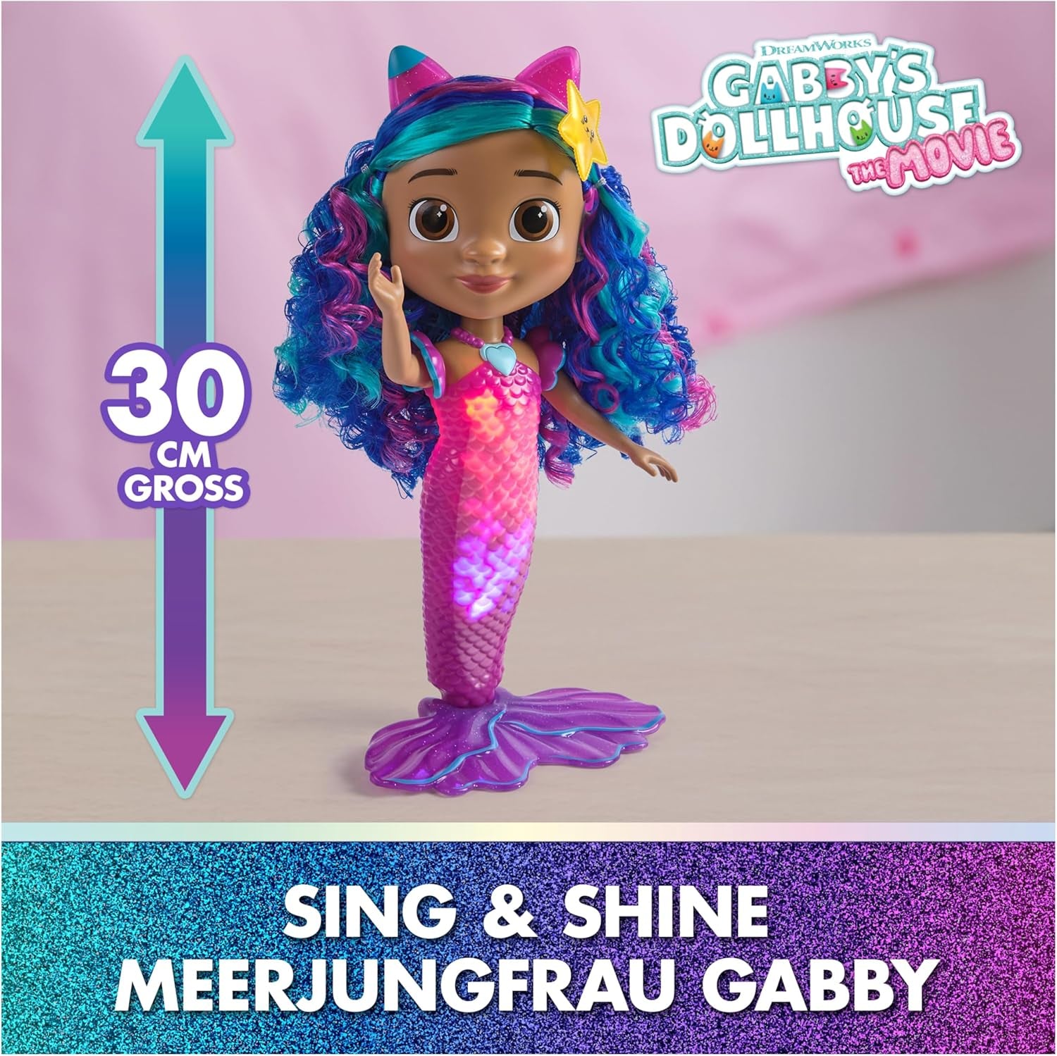 DreamWorks Gabby's Dollhouse – Sing & Shine Meerjungfrau Gabby, 35 cm große Puppe mit Licht- und Soundeffekten, spricht Deutsch, für Kinder ab 3 Jahren
