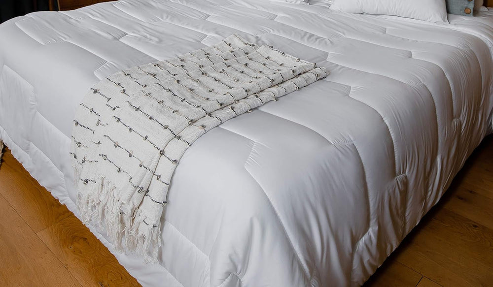 COLAS NORMAND Anti-mite and antibacterial quilt, light, 200 X 200 cm, long-lasting effect, perfect hygiene, microfiber, soft and comfortable, washable, French, white 53130248 Naty Shop Quilts and Quilts