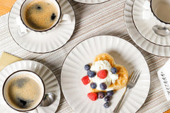 MÄSER 931967 Set de veselă Osita Retro Series pentru 6 persoane în formă de val, set de veselă rotundă cu 18 piese, farfurii de cină, farfurii de desert și boluri pentru cereale, ceramică, alb crem