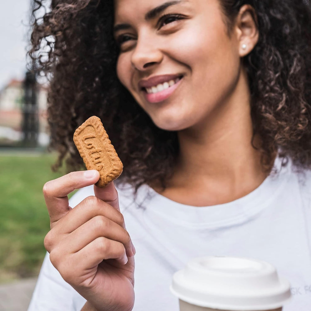 Lotus Biscoff | Biscuite caramelizate, Biscuite cu ciocolată caramelizată și Gallette Bretone | 160 de biscuiți ambalați individual | Doar ingrediente naturale | 160 x 1 | 1,1 kg